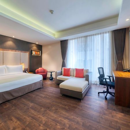 Holiday Inn Kolkata Airport By Ihg Eksteriør bilde Deluxe Room