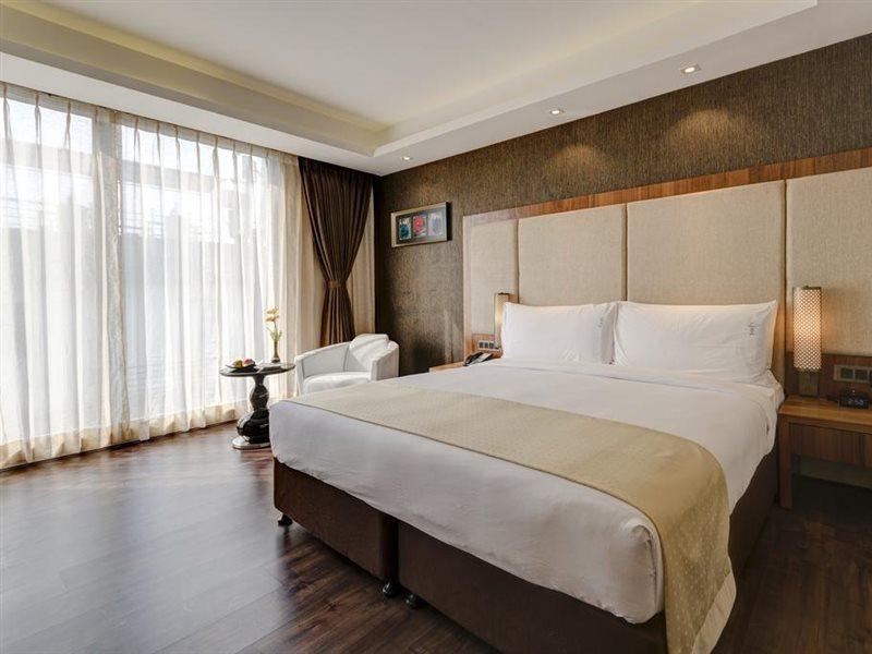 Holiday Inn Kolkata Airport By Ihg Eksteriør bilde Deluxe Room
