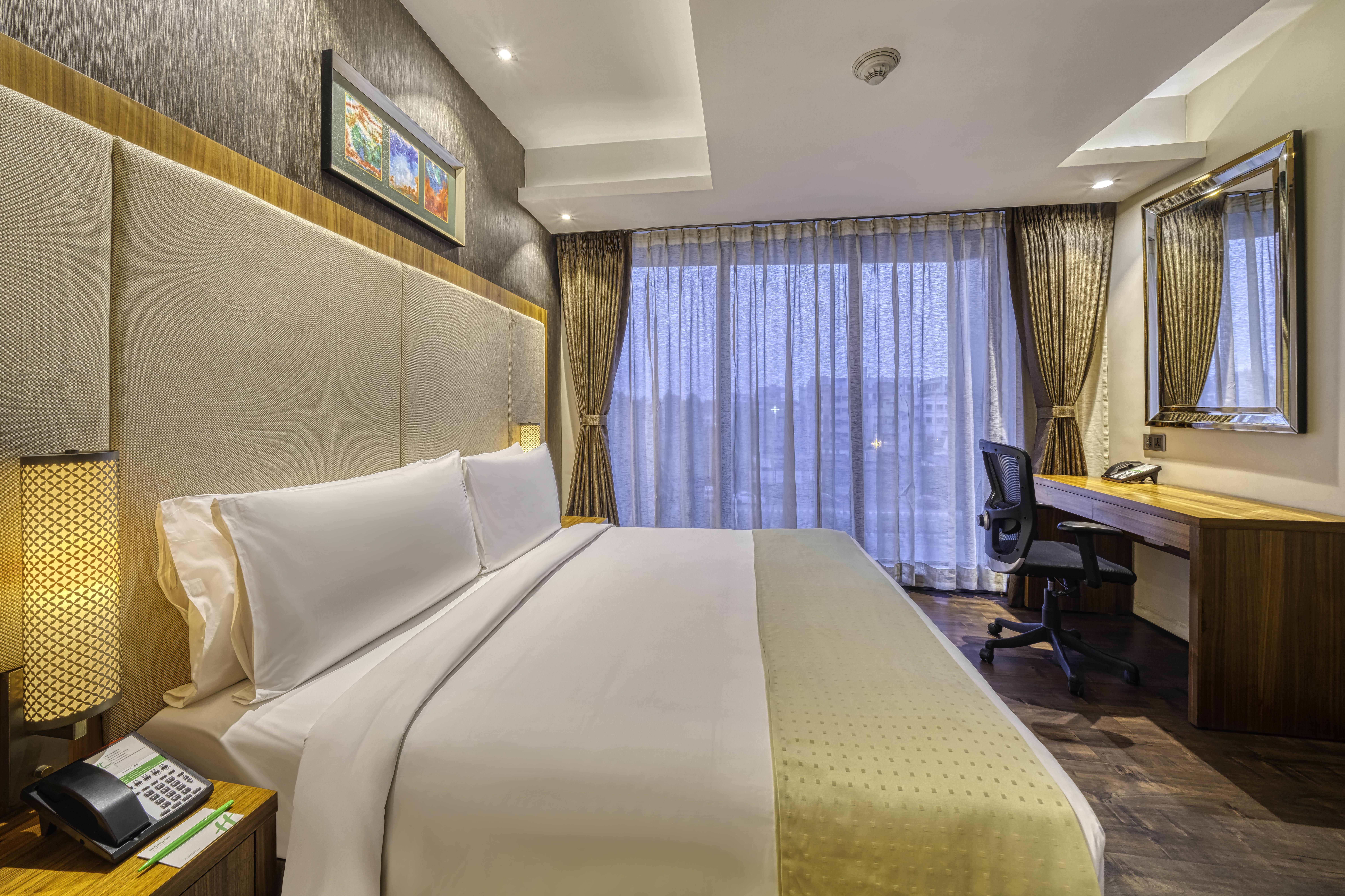 Holiday Inn Kolkata Airport By Ihg Eksteriør bilde Deluxe Room