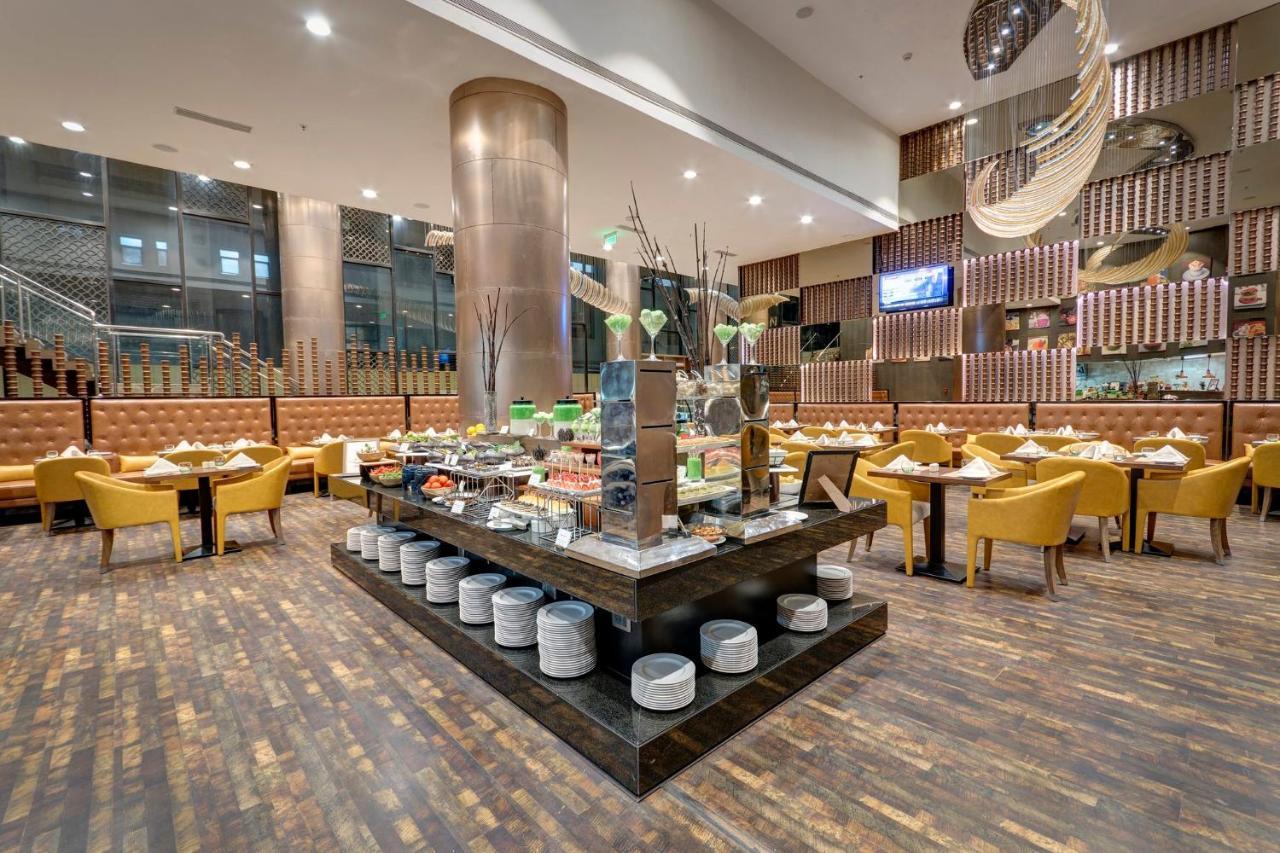 Holiday Inn Kolkata Airport By Ihg Eksteriør bilde The restaurant