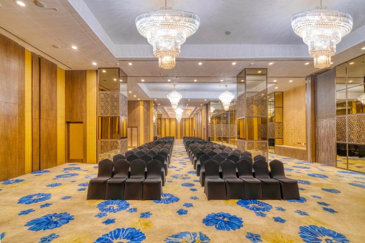Holiday Inn Kolkata Airport By Ihg Eksteriør bilde The ballroom