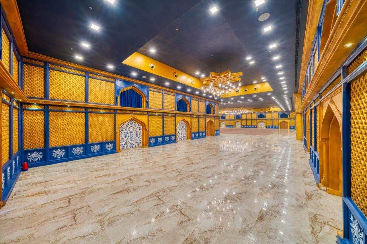 Holiday Inn Kolkata Airport By Ihg Eksteriør bilde The interior of the main hall