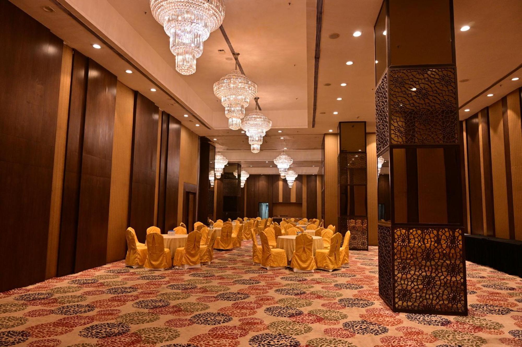 Holiday Inn Kolkata Airport By Ihg Eksteriør bilde The Grand Ballroom