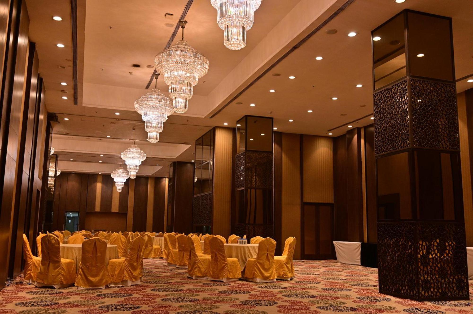 Holiday Inn Kolkata Airport By Ihg Eksteriør bilde The Grand Ballroom